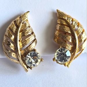 Vintage leaf earrings gold tone leaves clipon clip on nature tree forest